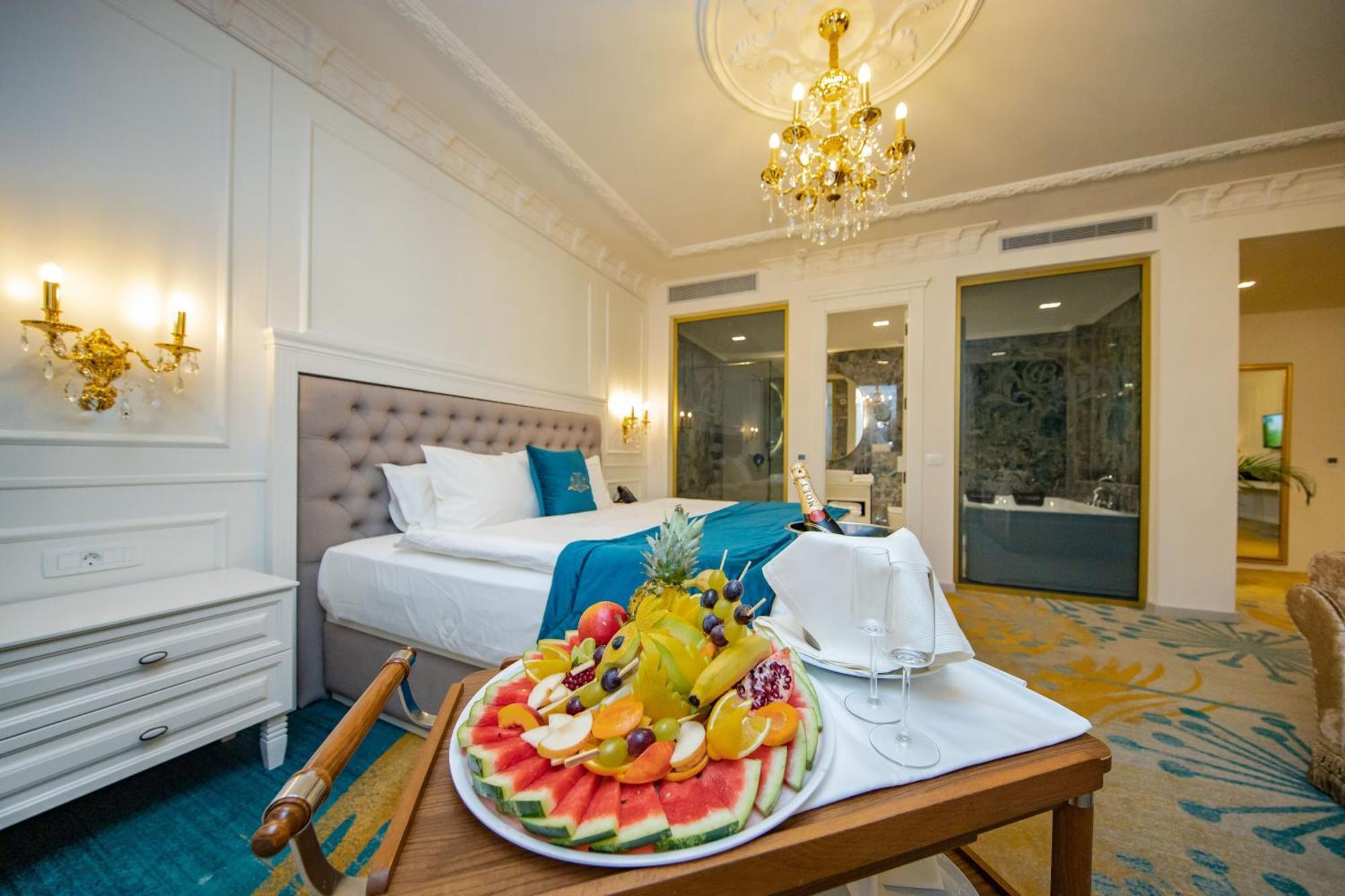 Grand Hotel Belushi Boge Zewnętrze zdjęcie